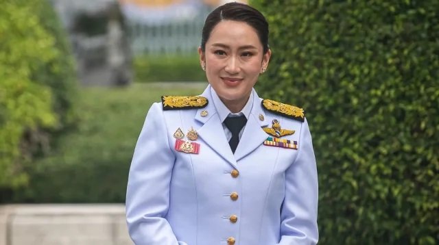 প্রধানমন্ত্রীর পদ হারিয়ে সংস্কৃতিমন্ত্রী হলেন পেতংতার্ন