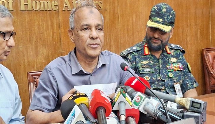 সাংবাদিক