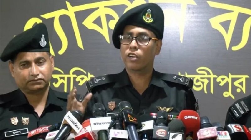 সাংবাদিক