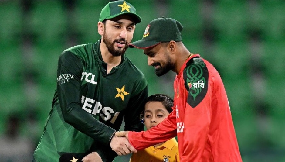পাকিস্তানকে হারালেই ফাইনাল