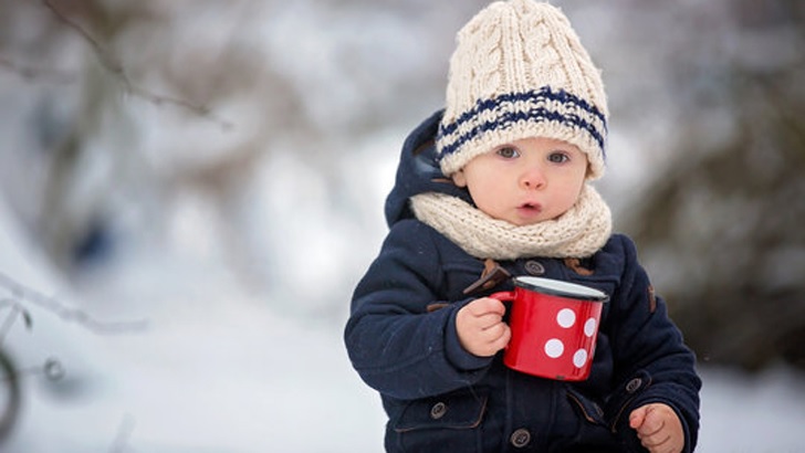 শীতে যে কারণে শিশুদের বেশি পোশাক পরাবেন না