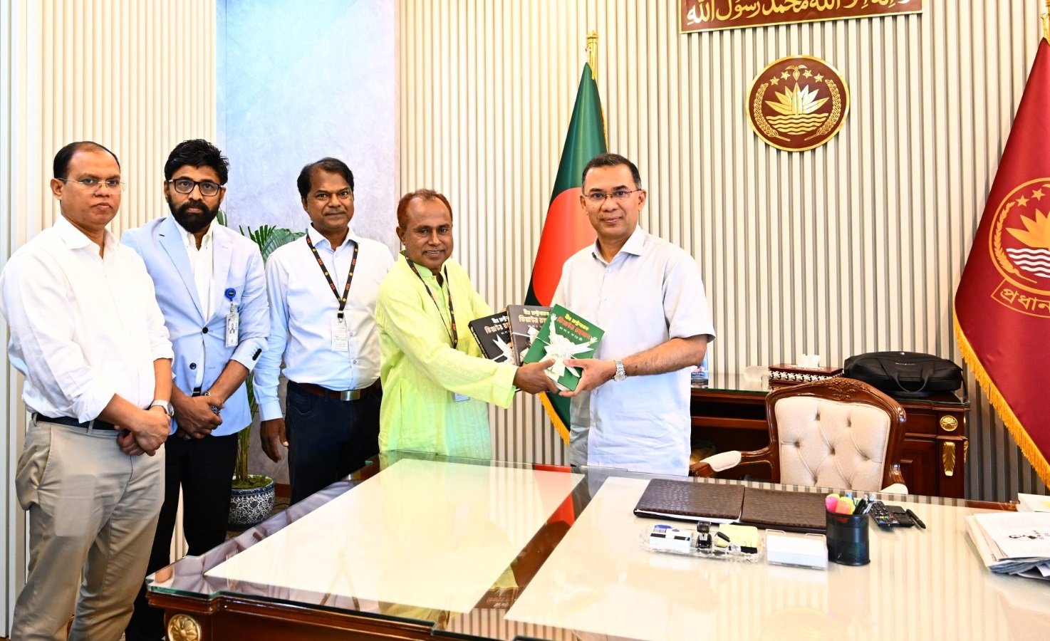 ‘বীর রাষ্ট্রনায়ক জিয়াউর রহমান’ গ্রন্থের মোড়ক উন্মোচন করলেন প্রধানমন্ত্রী
